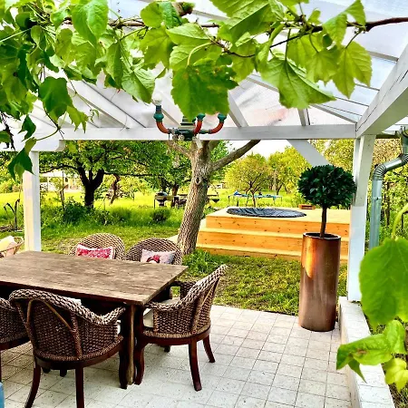 Arty House With Huge Terrace At Lake Balaton Nyaraló *